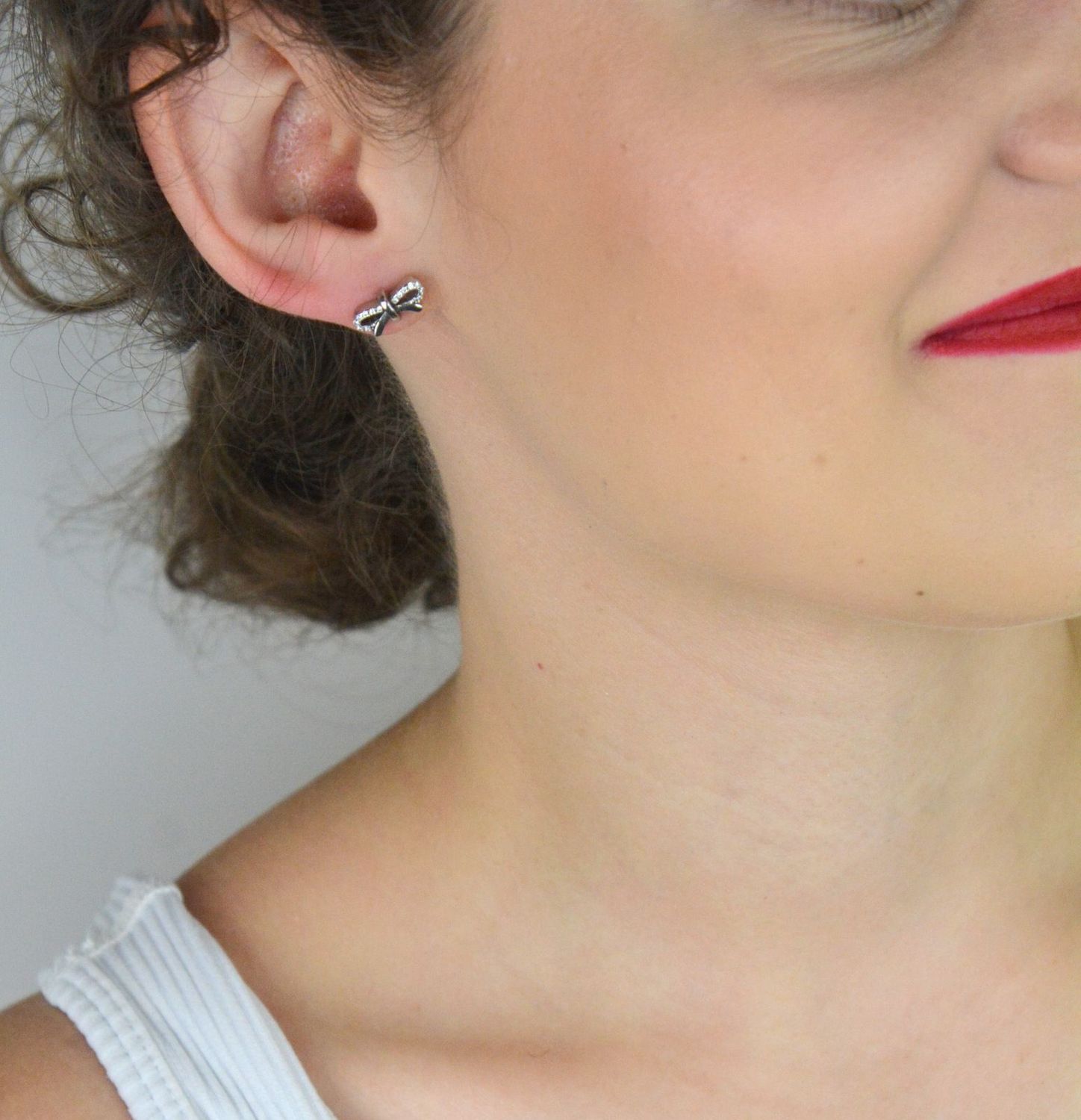 Kolczyki srebrne kokardki z cyrkoniami.jpg